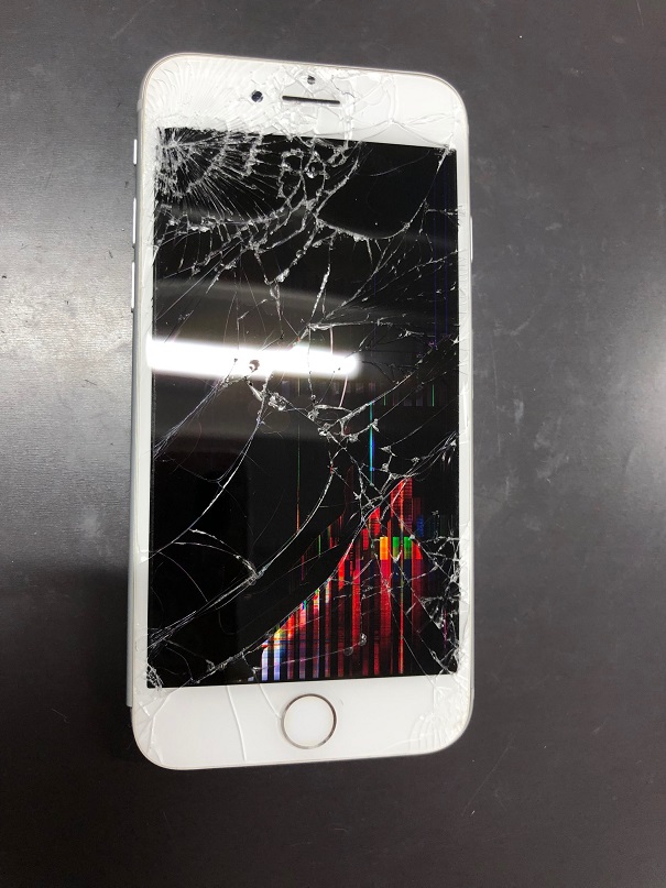 画面が壊れたiPhone8