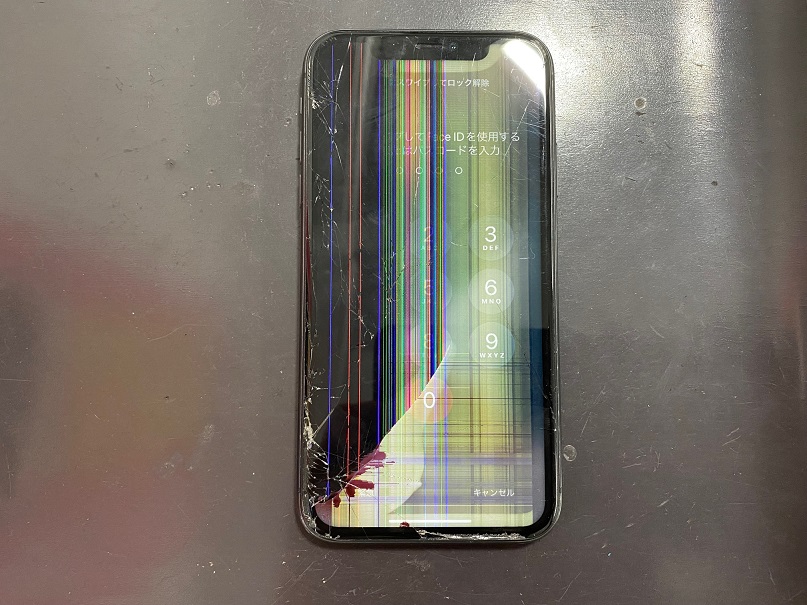 液晶が壊れたiPhone11です。