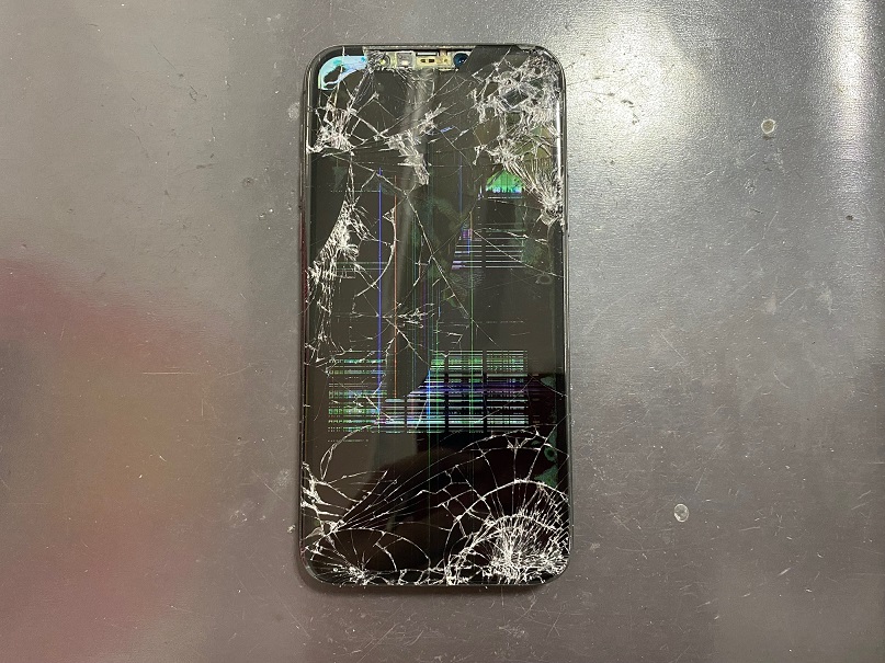 iPhone11Proの画面が壊れています。