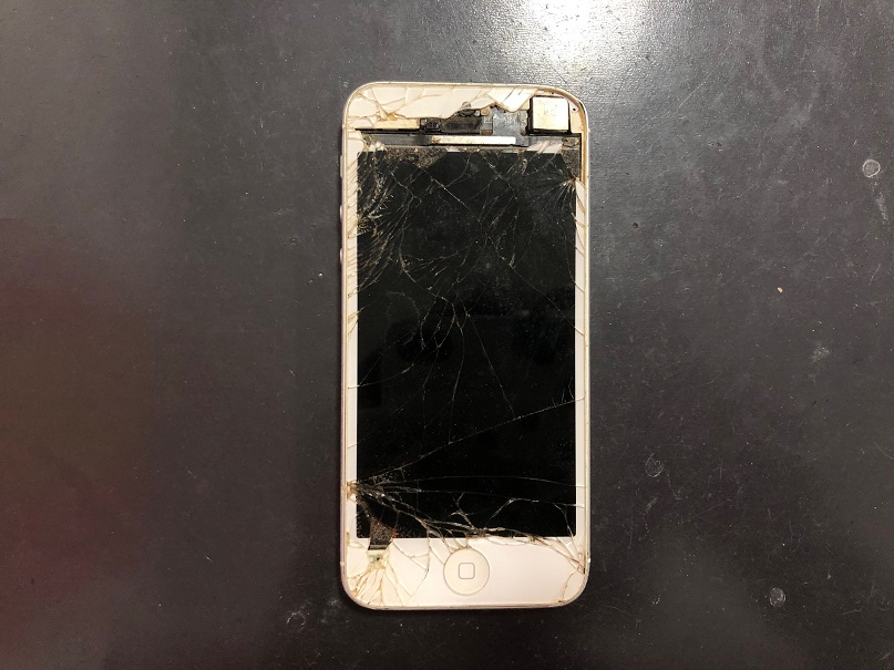 iPhone5の画面が壊れています。