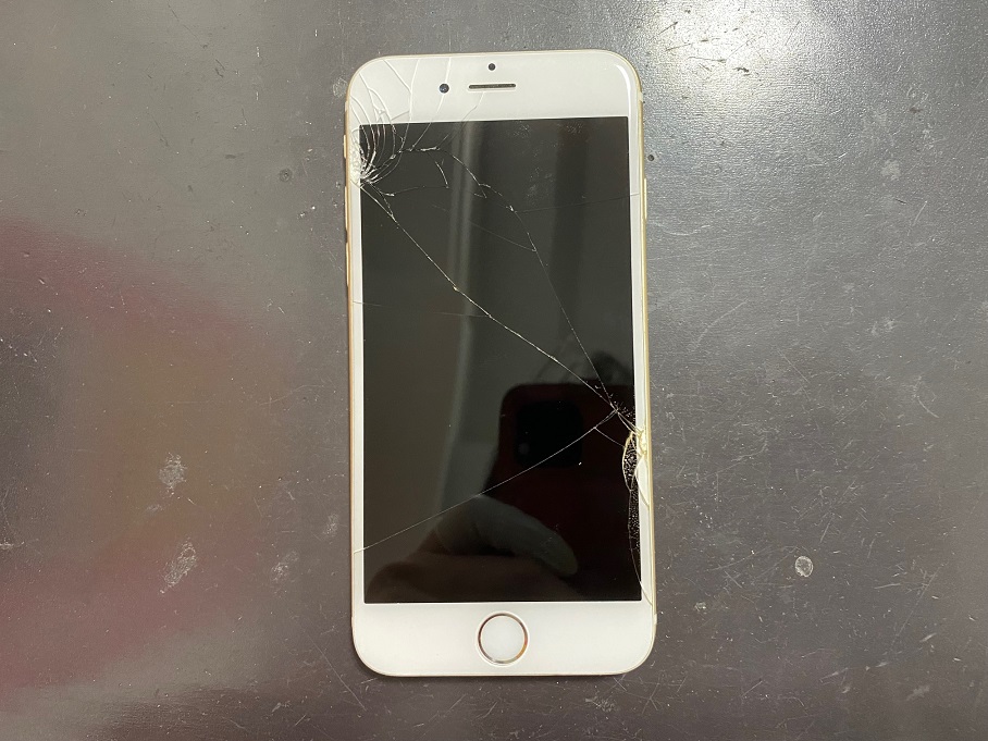 iPhone6の液晶とガラスが壊れています。